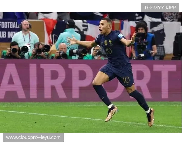 萨尼亚谈德尚与姆巴佩:法国队将怀念父亲形象主帅,姆巴佩位列历史前十 萨尼亚谈德尚与姆巴佩:法国队将怀念父亲形象主帅,姆巴佩位列历史前十